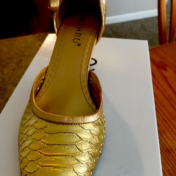 gold low heel